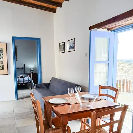 Apartamento Cozy Courtyard Skarinou