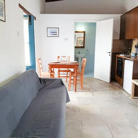 Cozy Courtyard * Skarinou