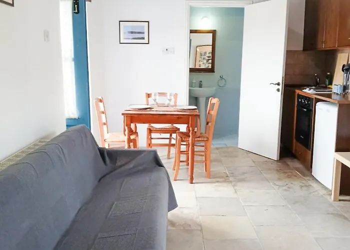 Cozy Courtyard * Skarinou